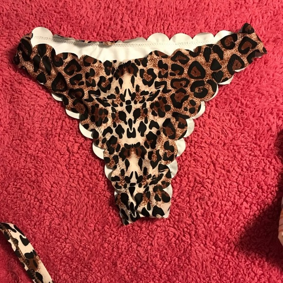 Brand new bikini - Picture 3 of 3